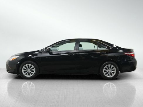 Used 2016 Toyota Camry LE image 2