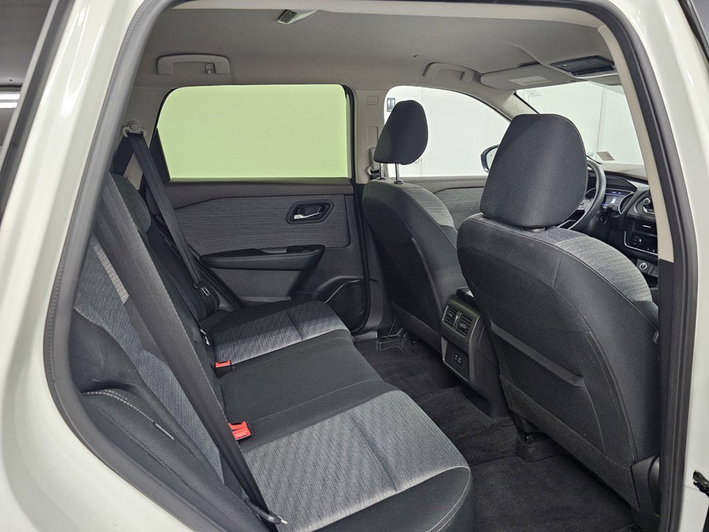 Used 2023 Nissan Rogue SV AWD/4WD image 26