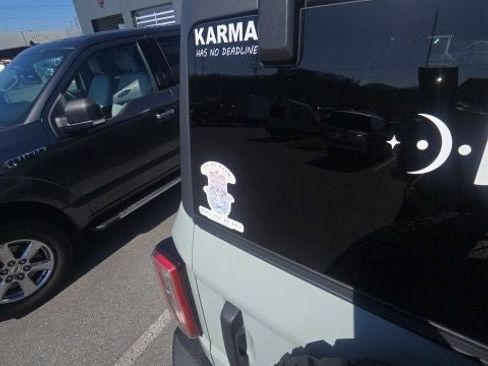 Used 2023 Ford Bronco Badlands image 13