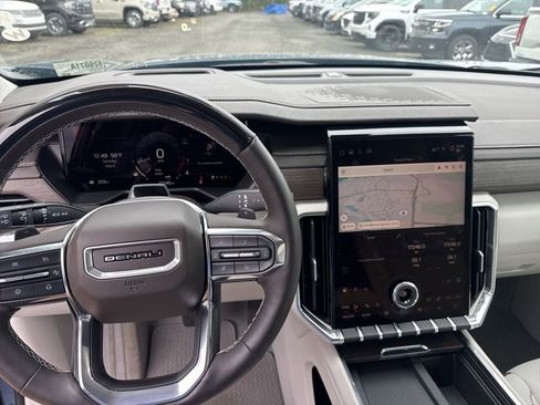 Certified 2025 GMC Acadia Denali w/ Super Cruise Package FWD image 11