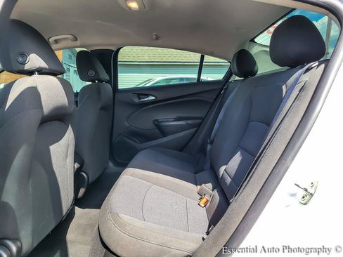 Used 2018 Chevrolet Cruze LS FWD image 9