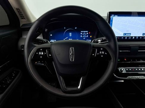 Used 2024 Lincoln Corsair Premiere image 3