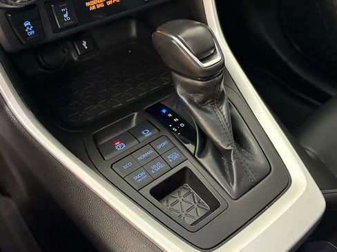 Used 2022 Toyota RAV4 XLE Premium image 32