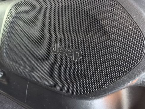 Used 2020 Jeep Cherokee Limited AWD/4WD image 34