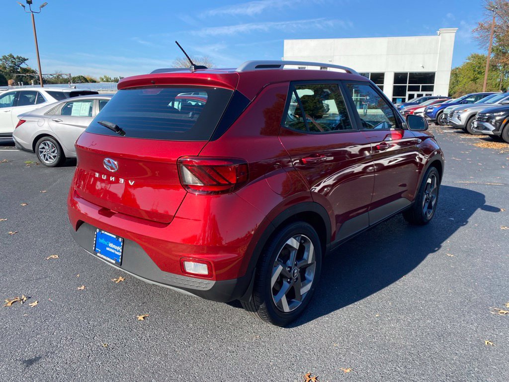 Certified 2024 Hyundai Venue Limited FWD image 4
