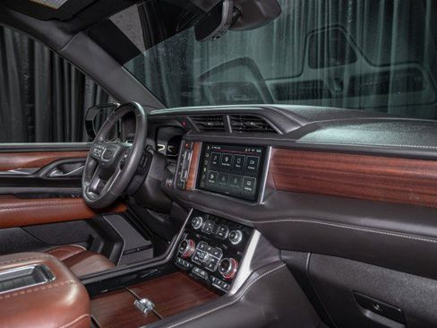 Used 2024 GMC Yukon Denali Ultimate AWD/4WD image 17