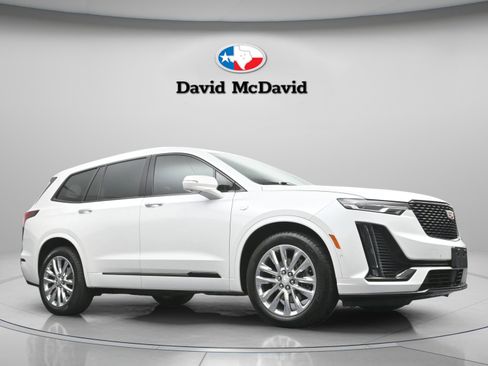 Used 2023 Cadillac XT6 Premium Luxury w/ Technology Package FWD image 34