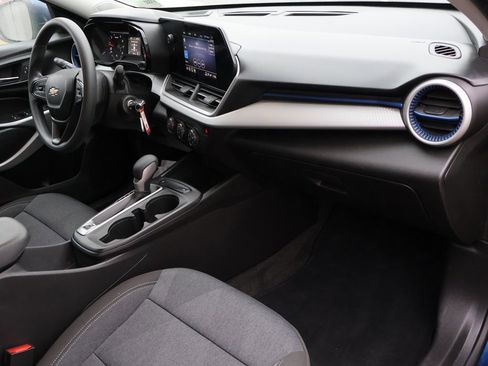 Used 2024 Chevrolet Trax LS w/ LS Convenience Package image 11