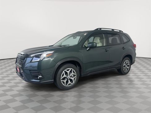 Used 2024 Subaru Forester Premium image 3