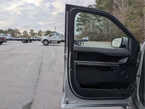 Certified 2021 Ford Expedition XLT image 13