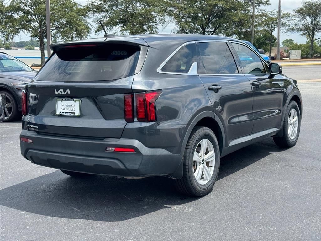Certified 2023 Kia Sorento LX FWD image 3