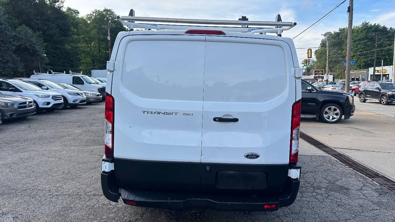 Used 2019 Ford Transit 250 130 Low Roof RWD image 5