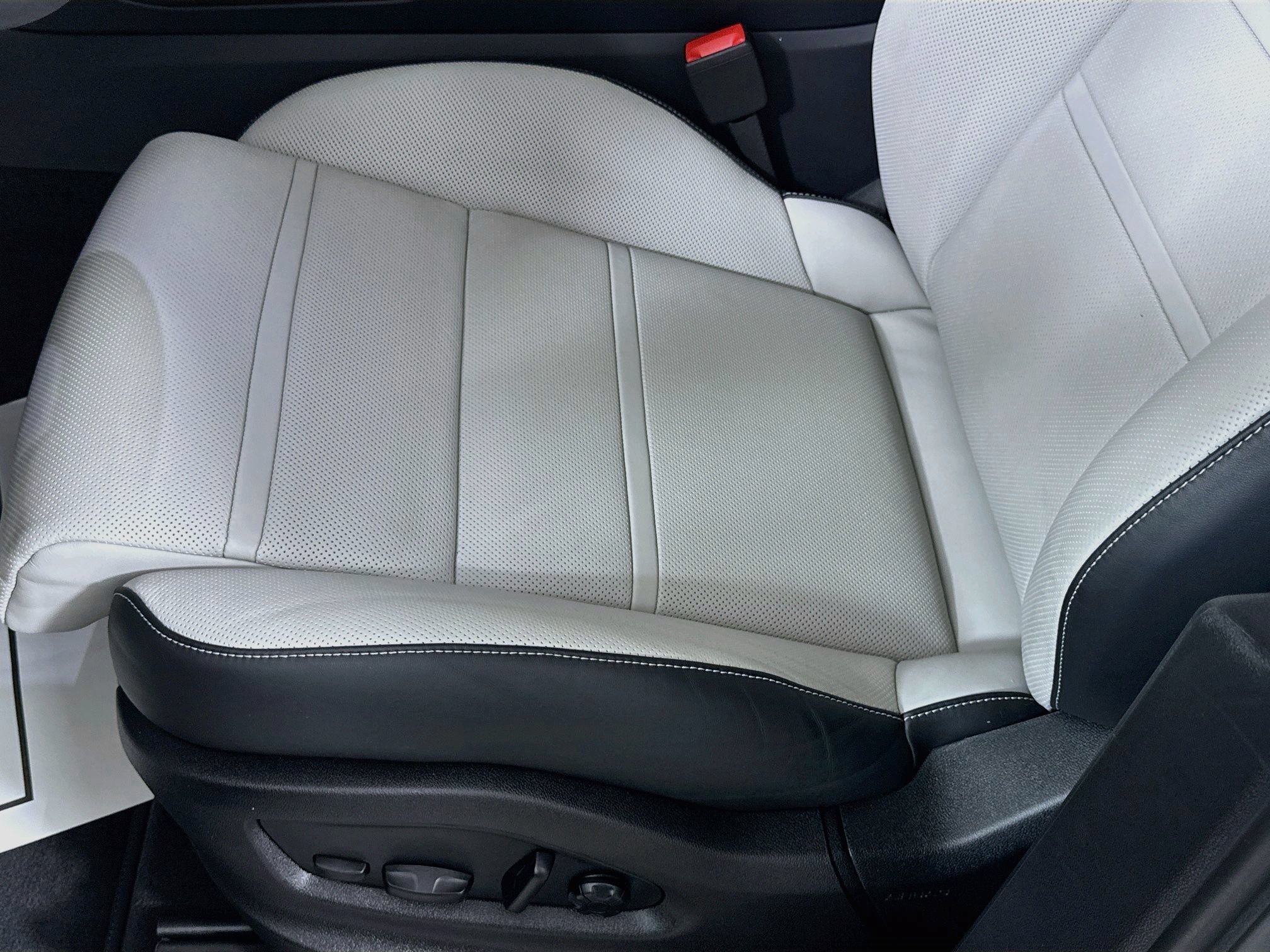 Certified 2026 Porsche Cayenne E-Hybrid AWD/4WD image 13