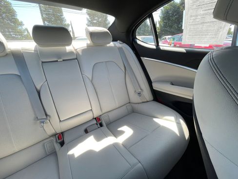 Used 2025 Genesis G70 2.5T image 37