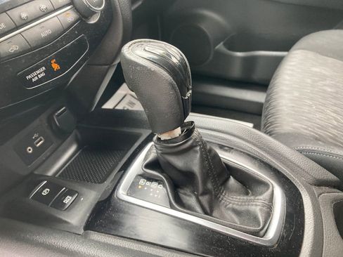 Used 2019 Nissan Rogue SV w/ Premium Package image 28