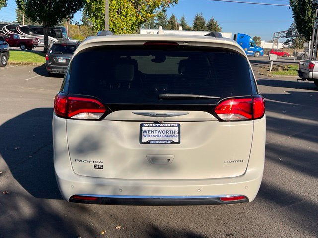 Used 2020 Chrysler Pacifica Limited FWD image 6