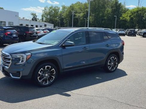 Certified 2024 GMC Terrain SLT w/ Infotainment Package II AWD/4WD image 4
