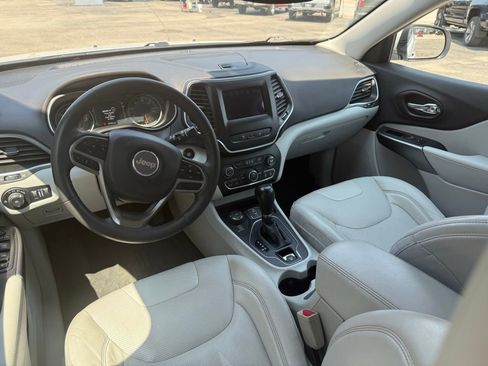 Certified 2021 Jeep Cherokee Latitude Lux w/ Mopar Interior Package image 14