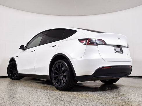 Used 2023 Tesla Model Y Long Range image 15