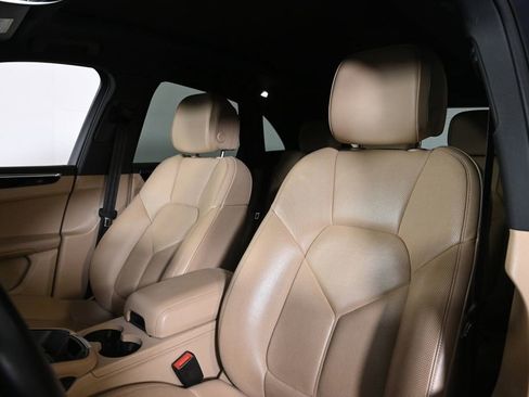 Used 2023 Porsche Macan AWD/4WD image 5