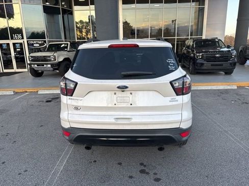 Used 2018 Ford Escape SE w/ SE Sport Appearance Package image 9