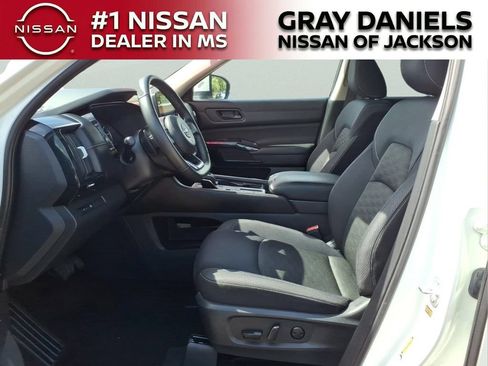 Used 2024 Nissan Pathfinder SV FWD image 22