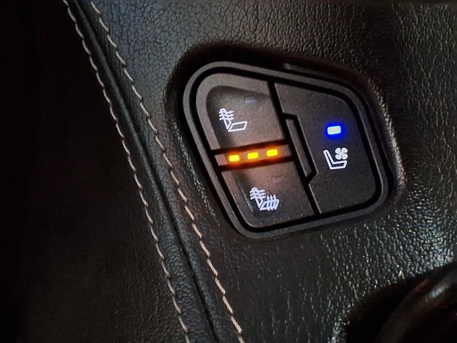 Used 2019 GMC Yukon Denali w/ Denali Ultimate Black Edition AWD/4WD image 22