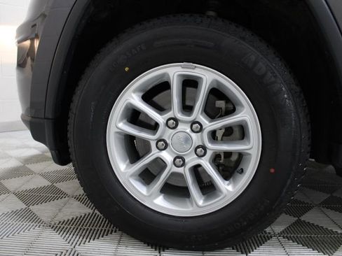 Used 2018 Jeep Grand Cherokee Laredo image 46