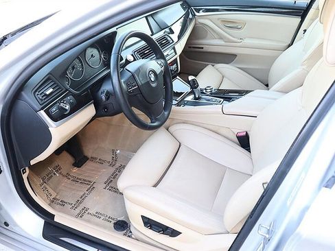 Used 2011 BMW 550i Sedan image 9