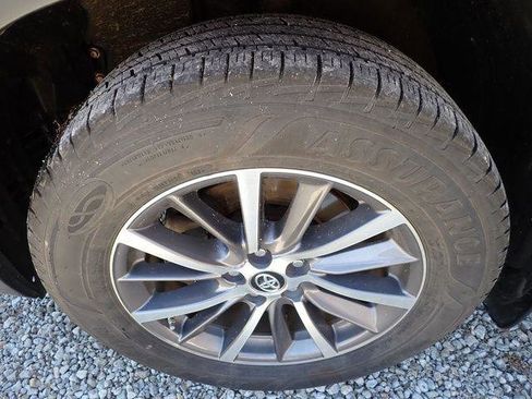 Certified 2017 Toyota Highlander XLE w/ Carpet Mat Package image 9