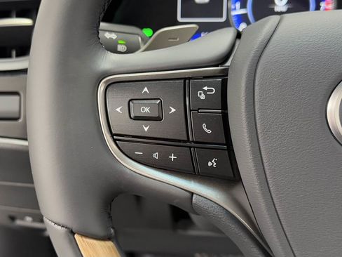 Used 2025 Lexus ES 350 Ultra Luxury image 18