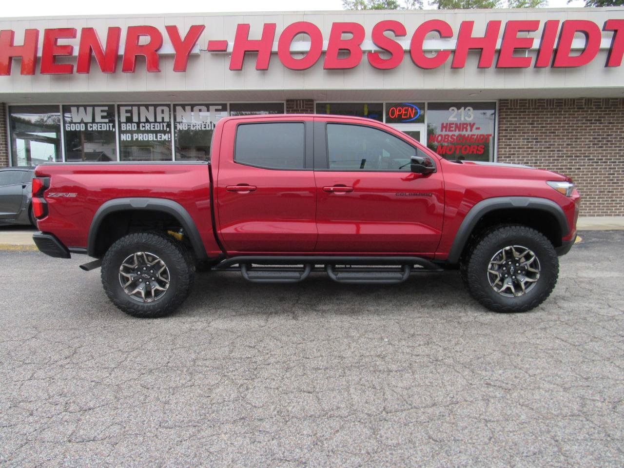 Used 2024 Chevrolet Colorado ZR2 w/ ZR2 Convenience Package III AWD/4WD image 9