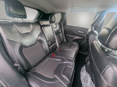 Used 2020 Jeep Cherokee Latitude Plus AWD/4WD image 10