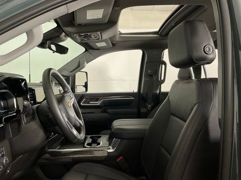 Used 2025 Chevrolet Silverado 2500 LTZ w/ LTZ Convenience Package image 30