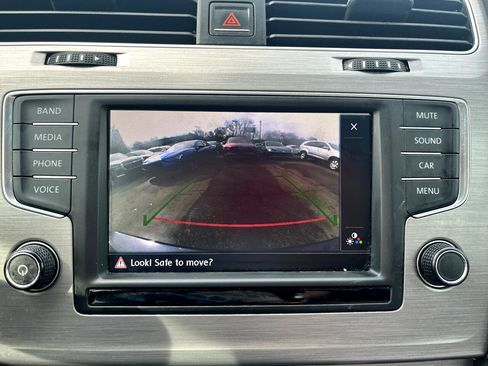 Used 2016 Volkswagen Golf Limited Edition image 27