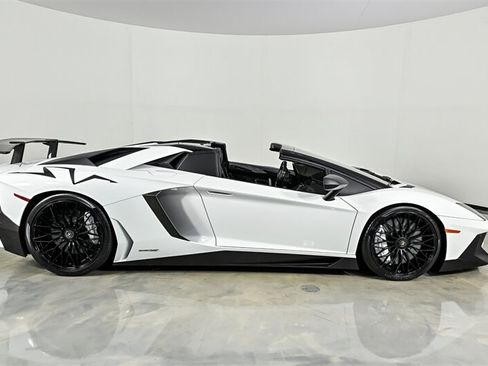 Used 2017 Lamborghini Aventador LP 750-4 Superveloce AWD/4WD image 10
