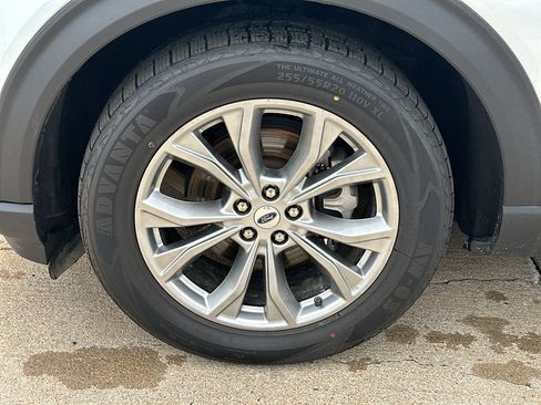 Used 2023 Ford Explorer Limited w/ Equipment Group 301A RWD image 3