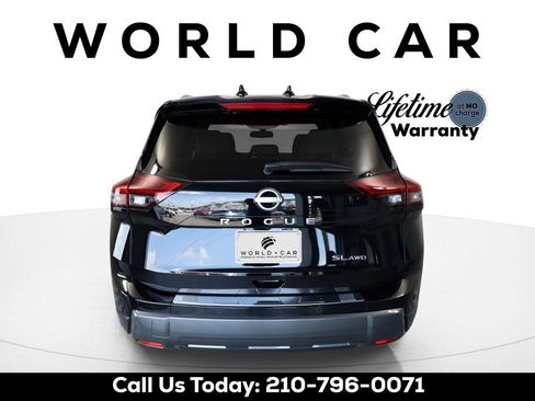 Used 2025 Nissan Rogue SL w/ Tech Package image 6