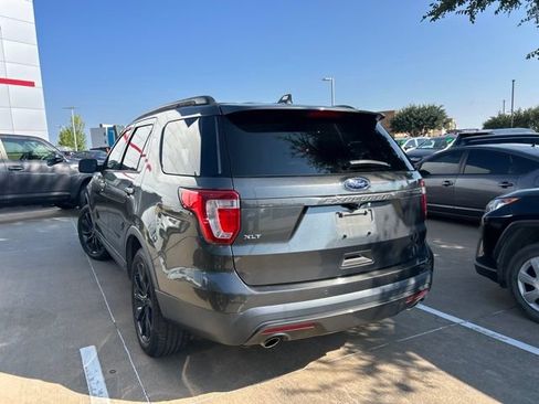 Used 2017 Ford Explorer XLT w/ Equipment Group 202A FWD image 5