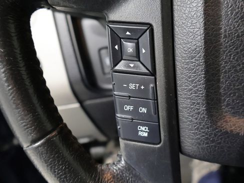 Used 2017 Ford Expedition XLT w/ Equipment Group 202A AWD/4WD image 33