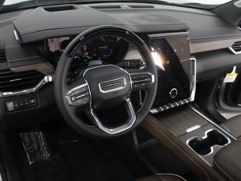 New 2026 GMC Acadia Denali Ultimate image 10