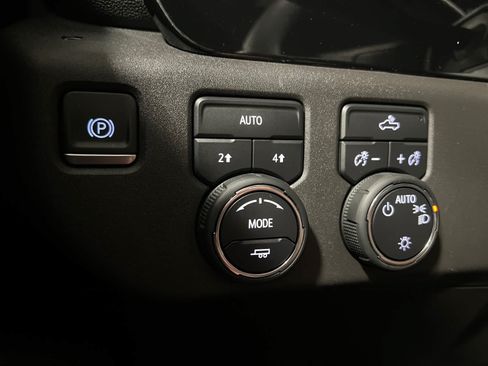 Used 2023 Chevrolet Silverado 1500 LT AWD/4WD image 14