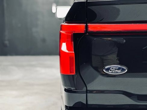 Used 2023 Ford F150 Lightning Platinum AWD/4WD image 15