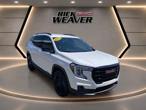 Used 2023 GMC Terrain SLT w/ Tech Package AWD/4WD image 9