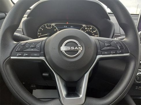 Used 2024 Nissan Altima 2.5 SV image 17