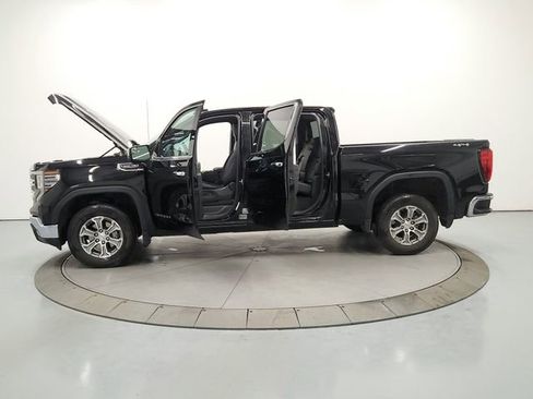 Used 2025 GMC Sierra 1500 SLT image 12