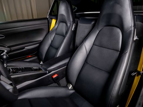 Used 2024 Porsche 718 Cayman image 4