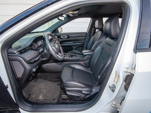 Used 2023 Jeep Compass Trailhawk image 36