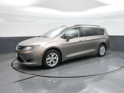 Used 2017 Chrysler Pacifica Touring-L w/ Tire & Wheel Group