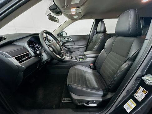 Used 2024 Mitsubishi Outlander SE image 13